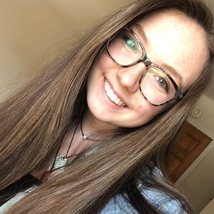 Meet your Posher, Kira